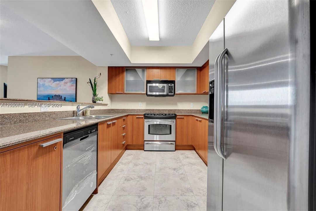 For Sale: $759,000 (1 beds, 2 baths, 1000 Square Feet)