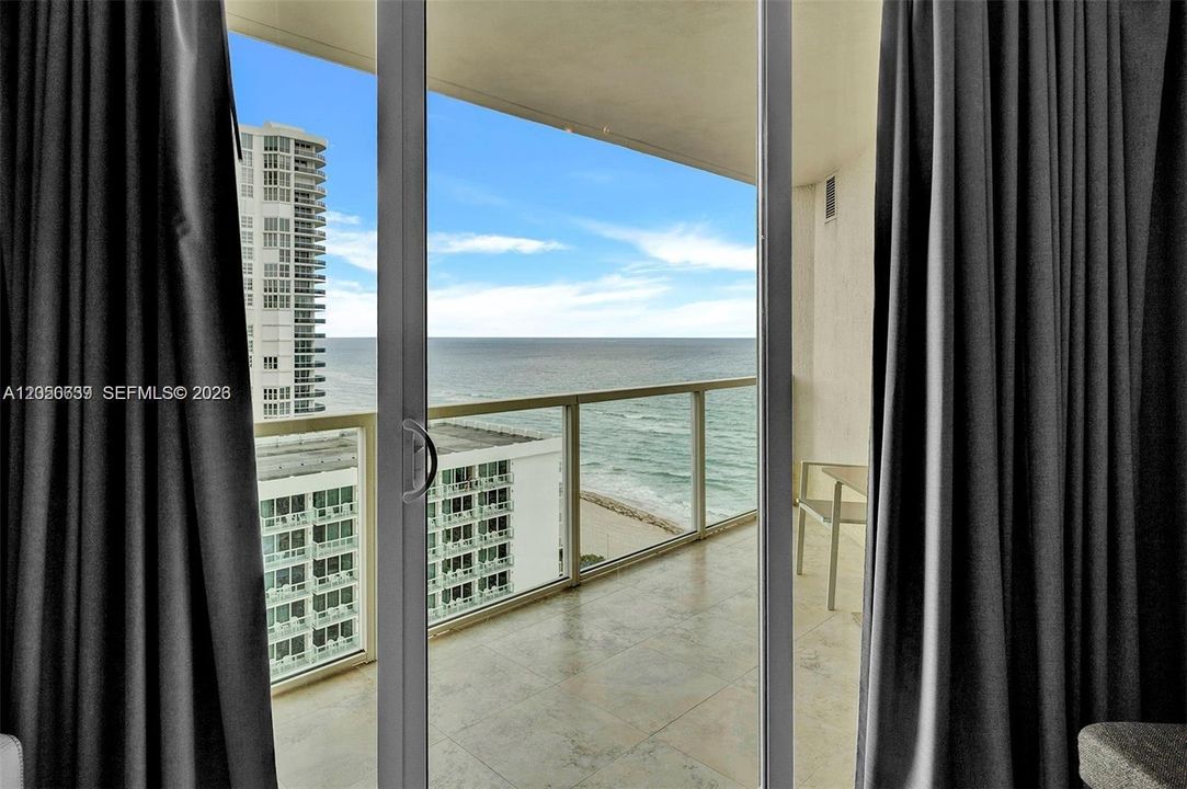 For Sale: $759,000 (1 beds, 2 baths, 1000 Square Feet)