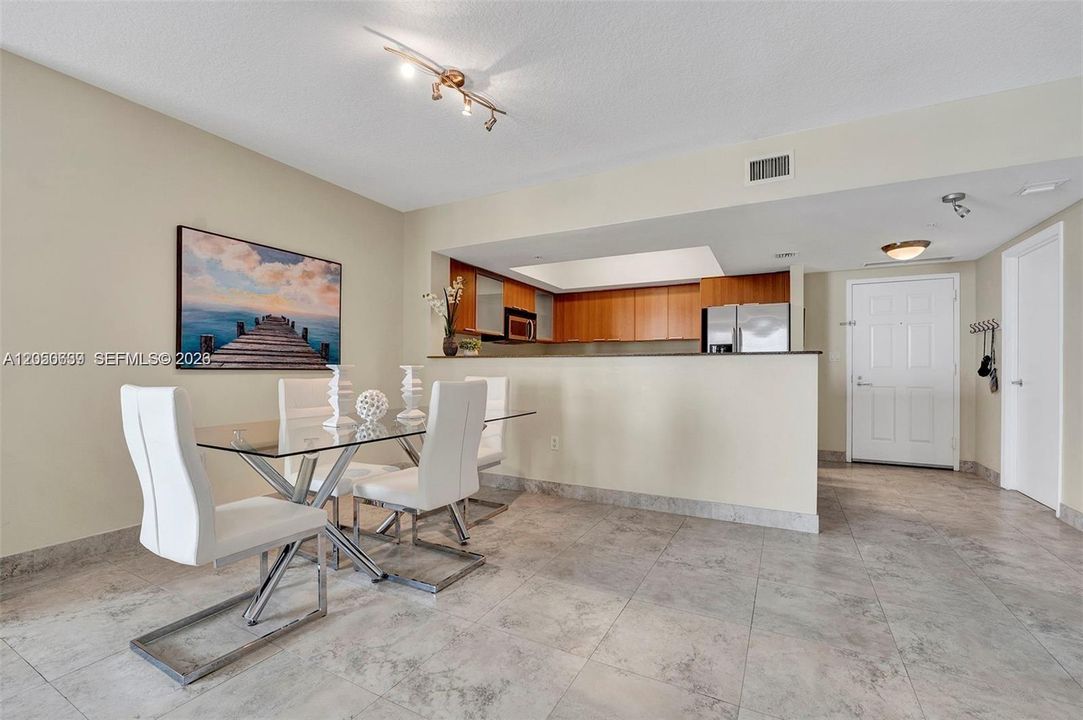 For Sale: $759,000 (1 beds, 2 baths, 1000 Square Feet)