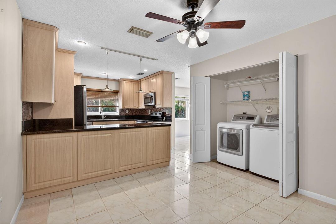 29-web-or-mls-9812 interiors-4509