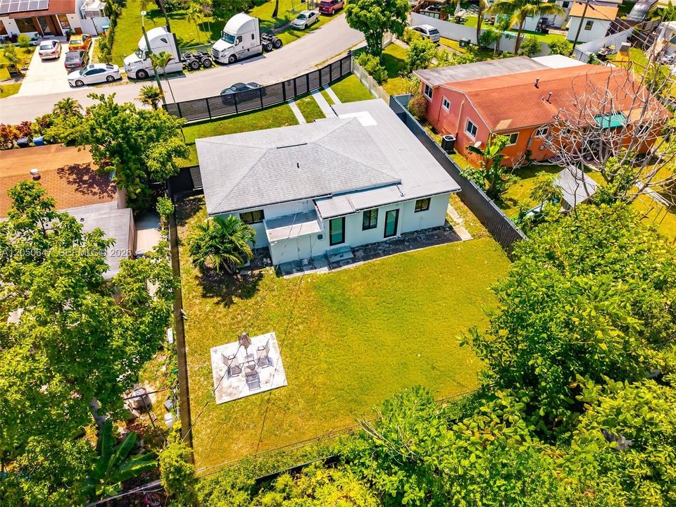 На продажу: $648,000 (3 спален, 2 ванн, 1243 Квадратных фут)