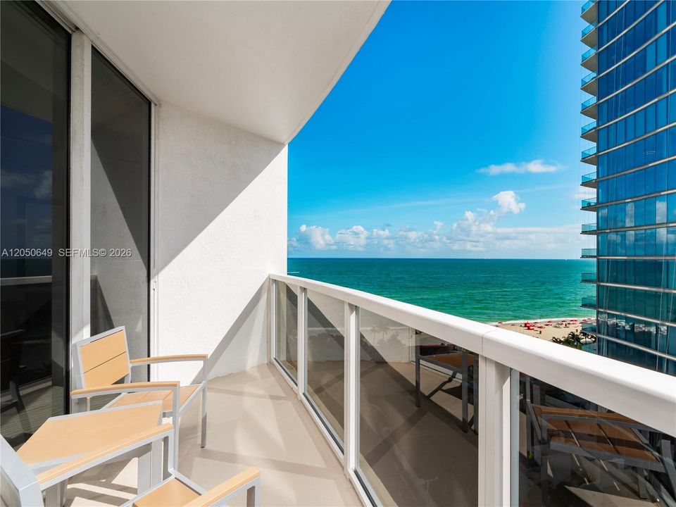 For Sale: $595,000 (1 beds, 1 baths, 1021 Square Feet)
