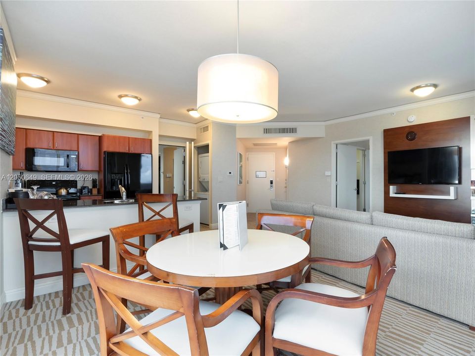 For Sale: $595,000 (1 beds, 1 baths, 1021 Square Feet)