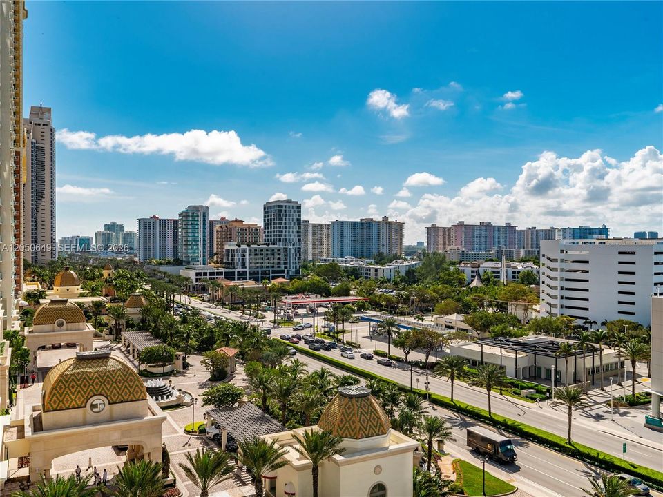 For Sale: $595,000 (1 beds, 1 baths, 1021 Square Feet)