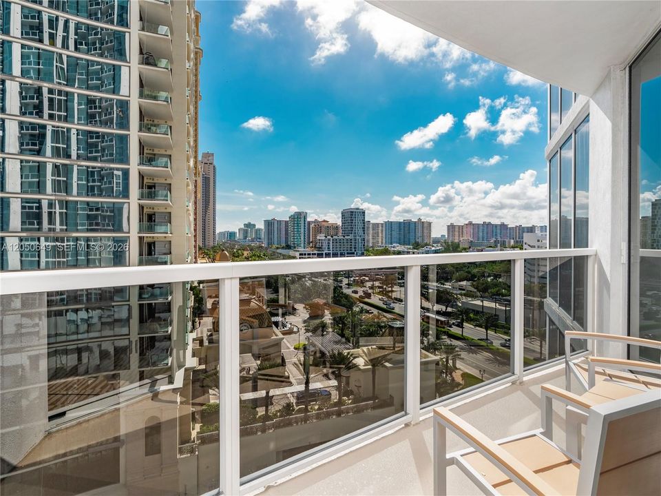 For Sale: $595,000 (1 beds, 1 baths, 1021 Square Feet)