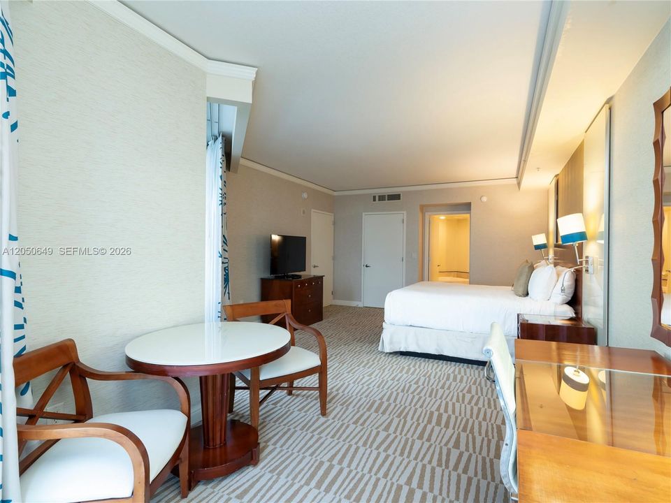For Sale: $595,000 (1 beds, 1 baths, 1021 Square Feet)