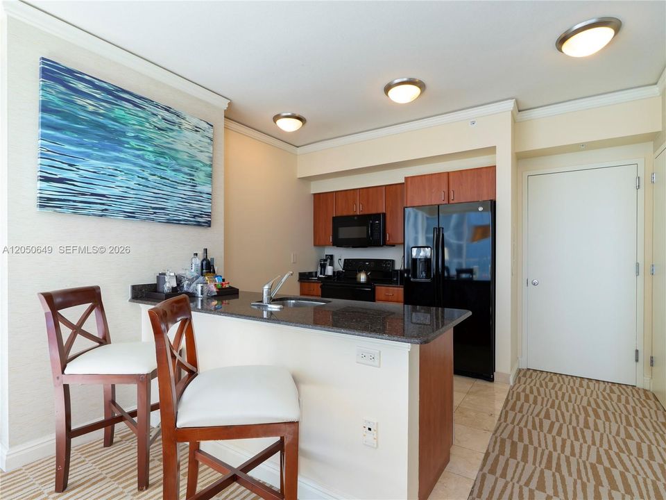For Sale: $595,000 (1 beds, 1 baths, 1021 Square Feet)