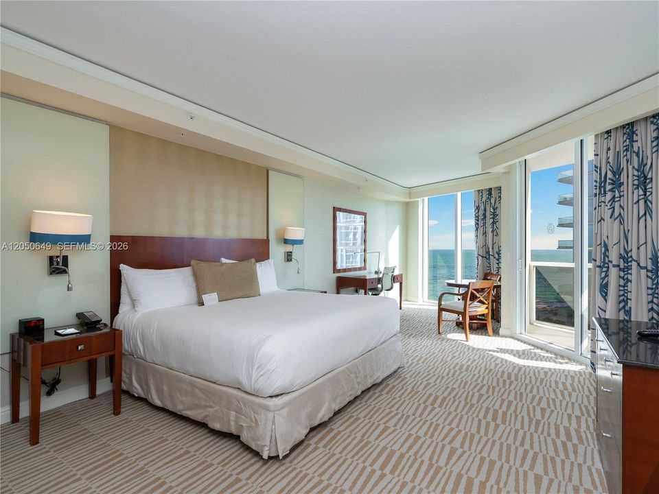 For Sale: $595,000 (1 beds, 1 baths, 1021 Square Feet)