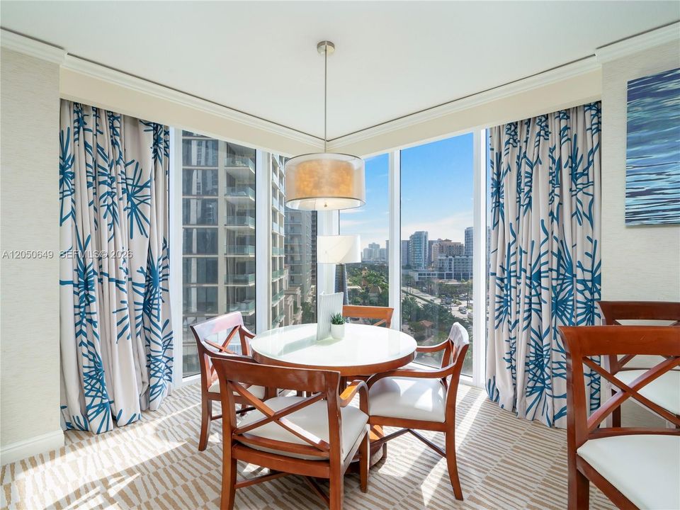 For Sale: $595,000 (1 beds, 1 baths, 1021 Square Feet)