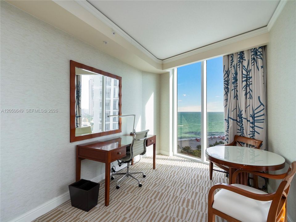 For Sale: $595,000 (1 beds, 1 baths, 1021 Square Feet)