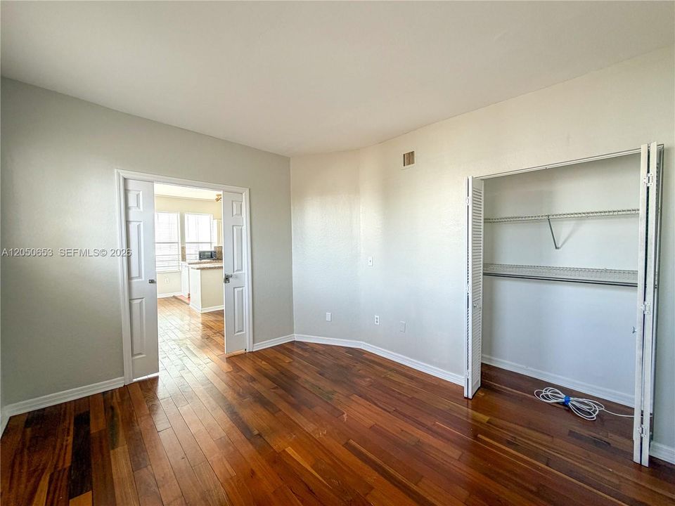 For Rent: $2,850 (2 beds, 1 baths, 800 Square Feet)