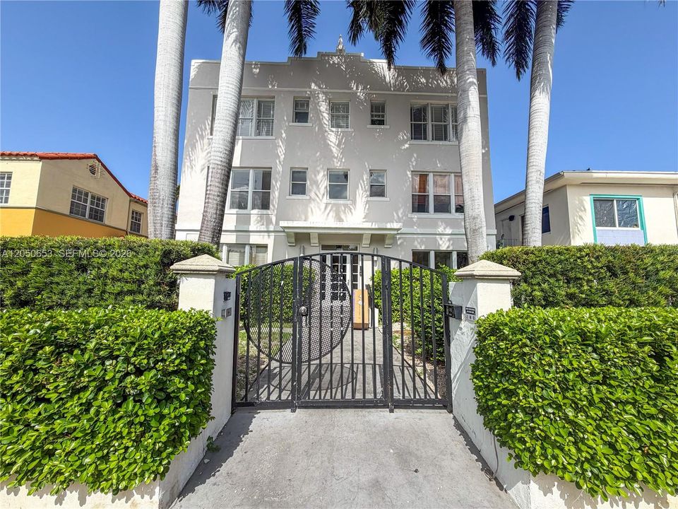 For Rent: $2,850 (2 beds, 1 baths, 800 Square Feet)