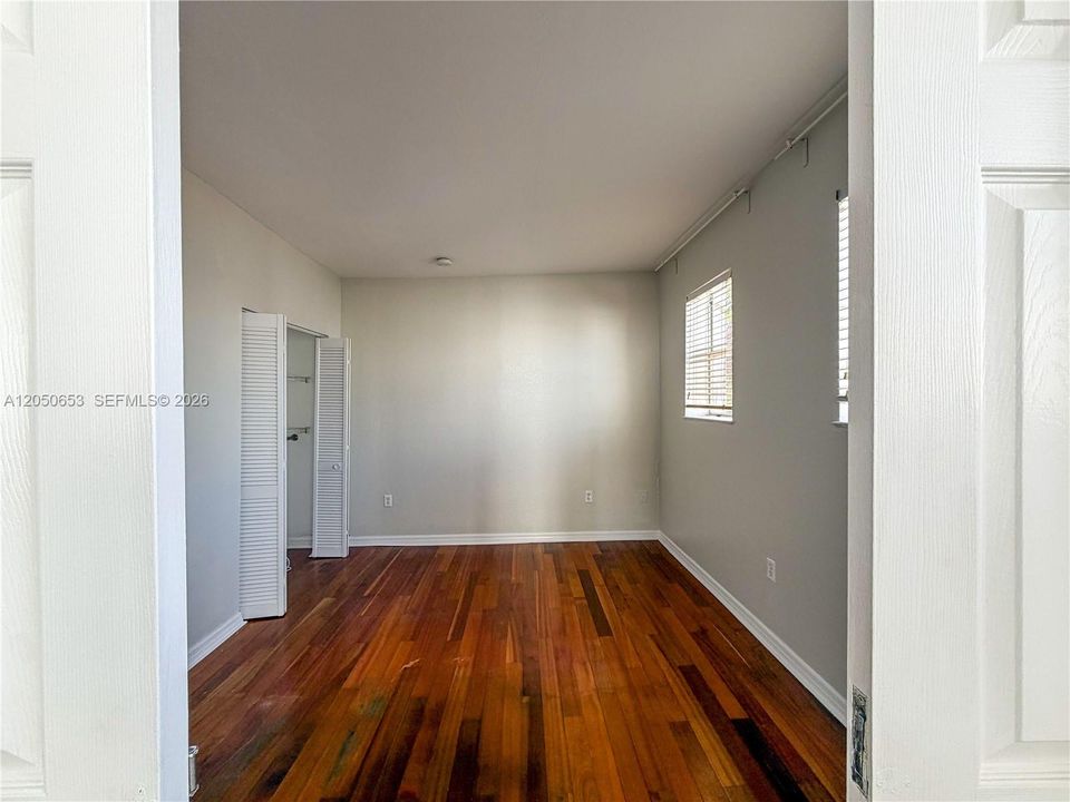For Rent: $2,850 (2 beds, 1 baths, 800 Square Feet)