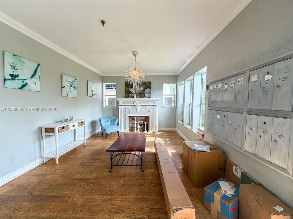 For Rent: $2,850 (2 beds, 1 baths, 800 Square Feet)