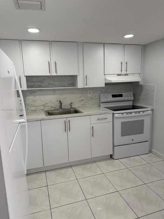 En Venta: $265,000 (2 camas, 2 baños, 925 Pies cuadrados)