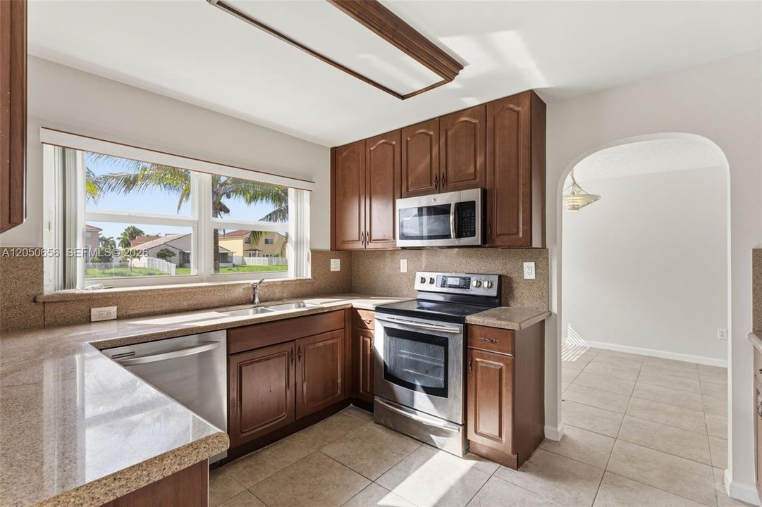 En Venta: $595,000 (3 camas, 2 baños, 2144 Pies cuadrados)