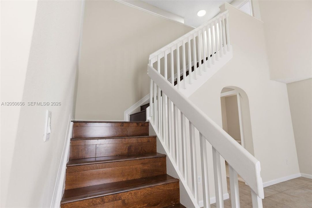 En Venta: $595,000 (3 camas, 2 baños, 2144 Pies cuadrados)