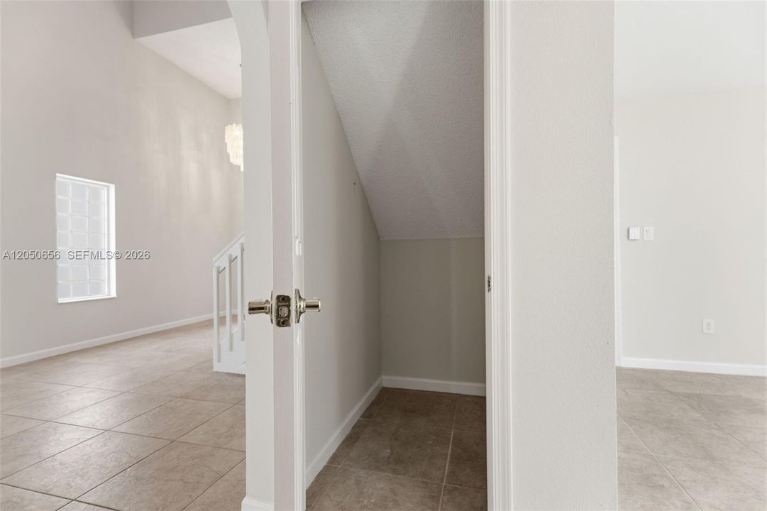 En Venta: $595,000 (3 camas, 2 baños, 2144 Pies cuadrados)