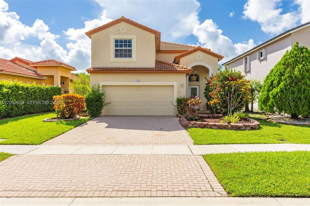En Venta: $595,000 (3 camas, 2 baños, 2144 Pies cuadrados)
