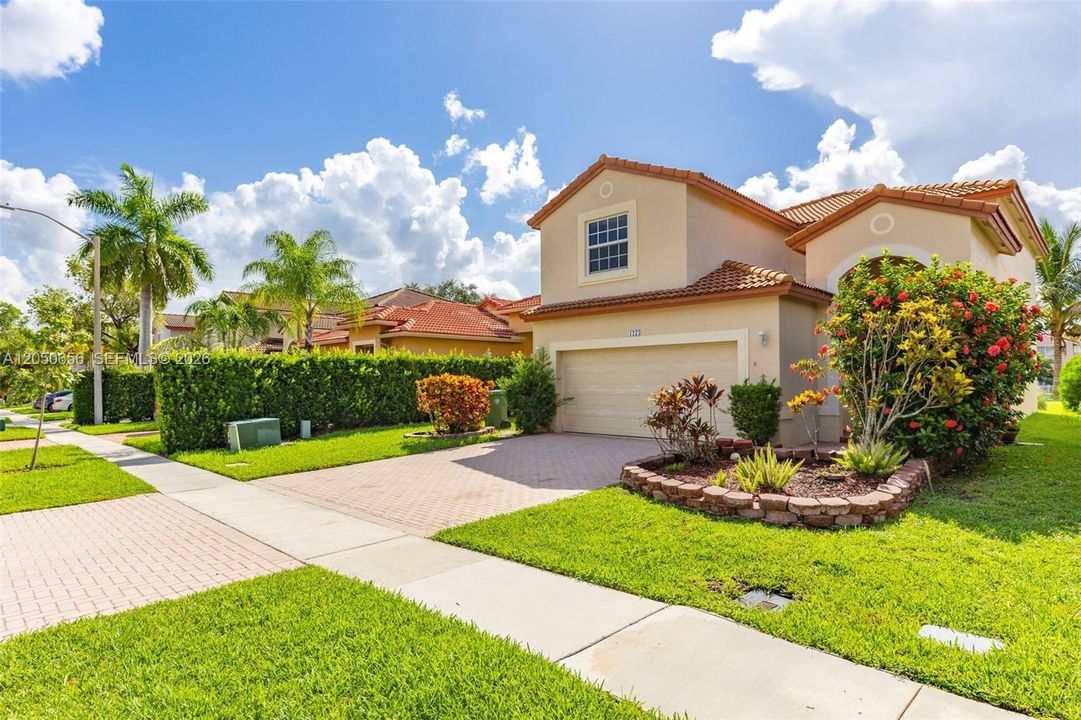 En Venta: $595,000 (3 camas, 2 baños, 2144 Pies cuadrados)