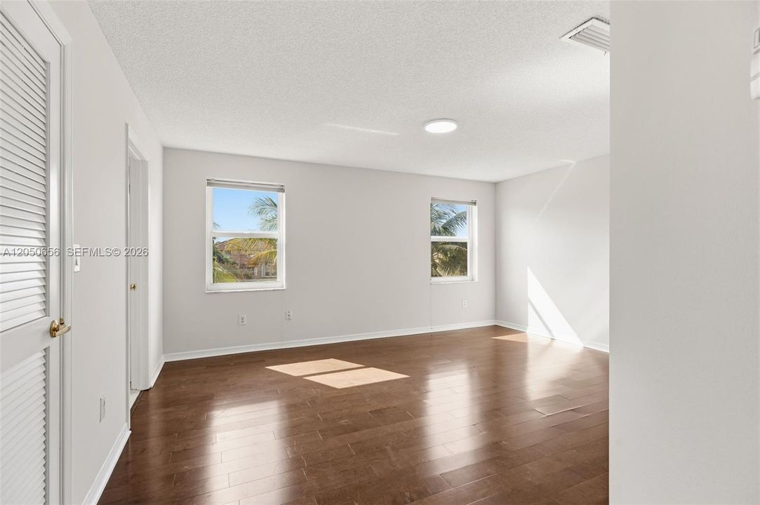 En Venta: $595,000 (3 camas, 2 baños, 2144 Pies cuadrados)