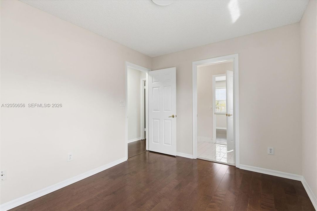 En Venta: $595,000 (3 camas, 2 baños, 2144 Pies cuadrados)
