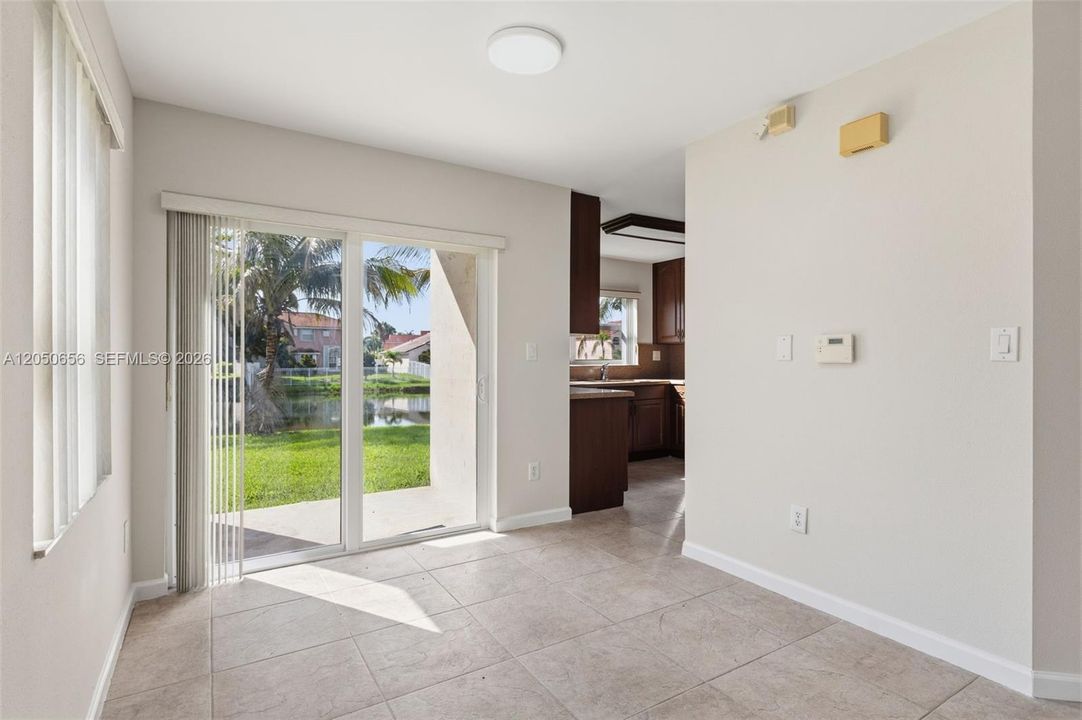 En Venta: $595,000 (3 camas, 2 baños, 2144 Pies cuadrados)