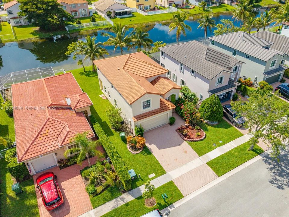 En Venta: $595,000 (3 camas, 2 baños, 2144 Pies cuadrados)