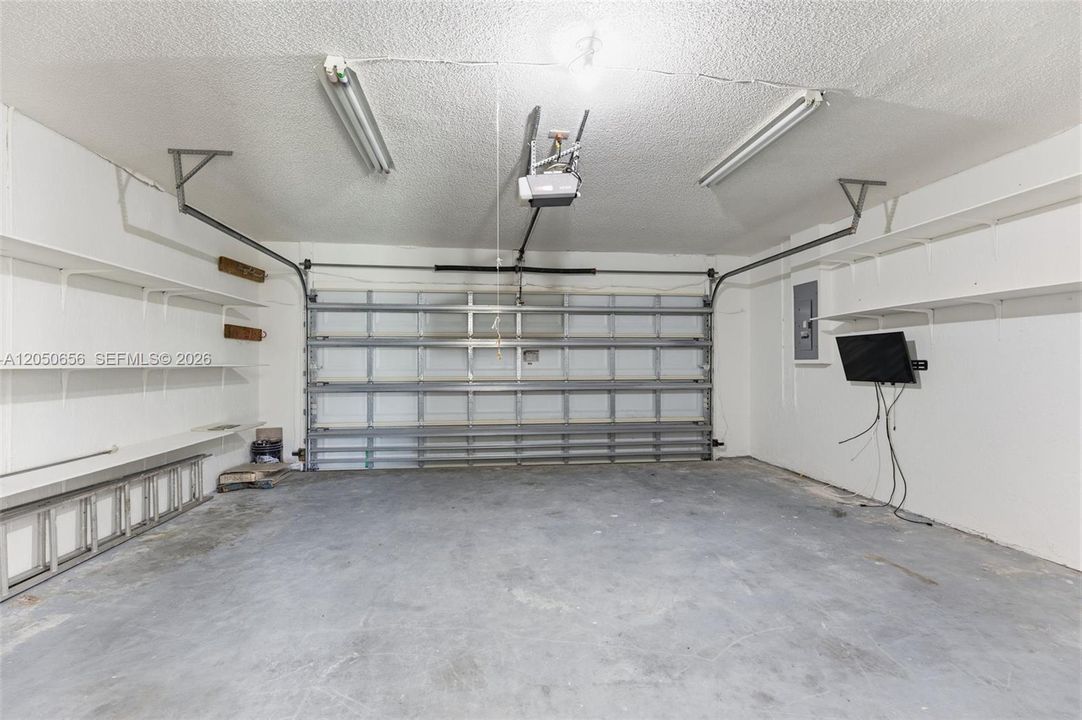 En Venta: $595,000 (3 camas, 2 baños, 2144 Pies cuadrados)