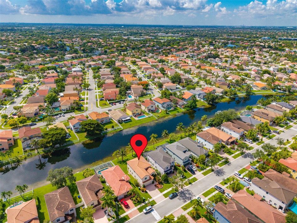 En Venta: $595,000 (3 camas, 2 baños, 2144 Pies cuadrados)