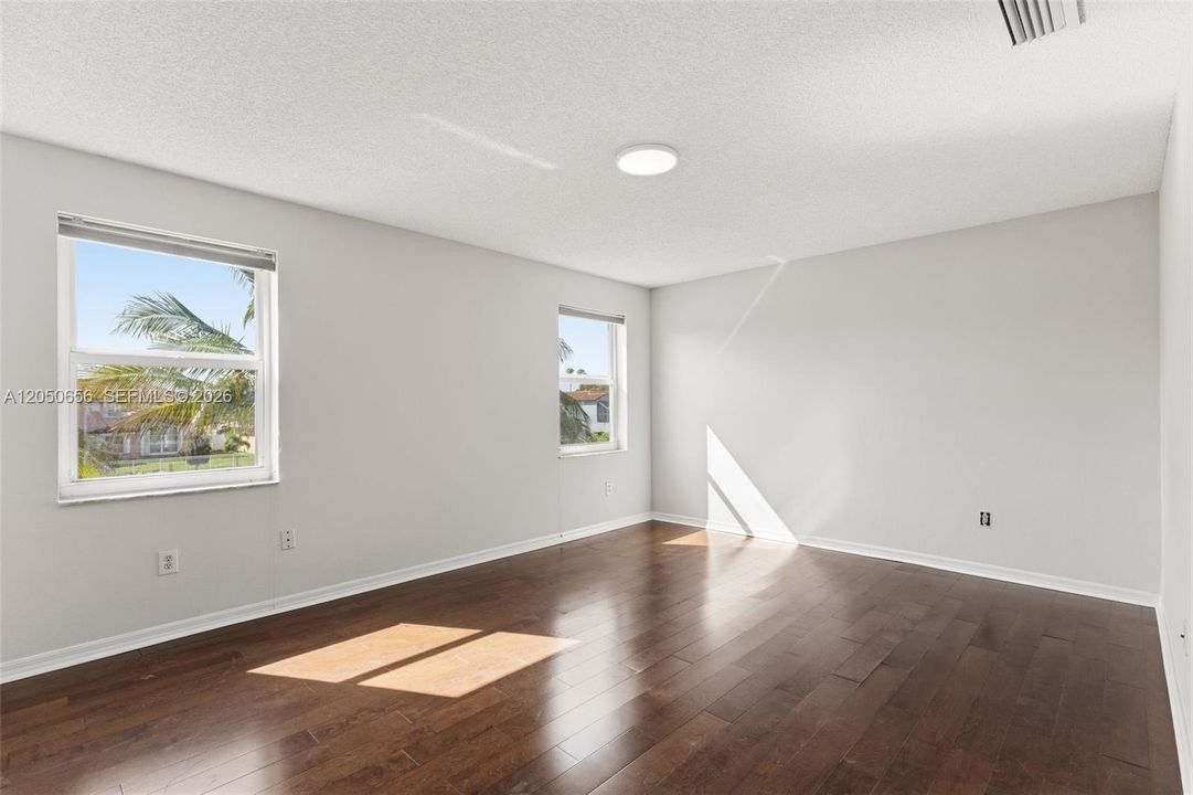 En Venta: $595,000 (3 camas, 2 baños, 2144 Pies cuadrados)