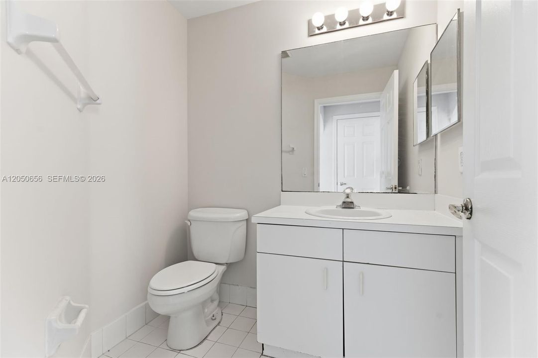 En Venta: $595,000 (3 camas, 2 baños, 2144 Pies cuadrados)