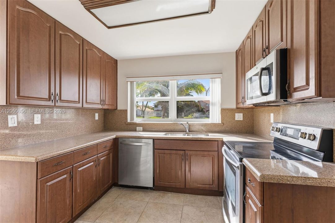 En Venta: $595,000 (3 camas, 2 baños, 2144 Pies cuadrados)