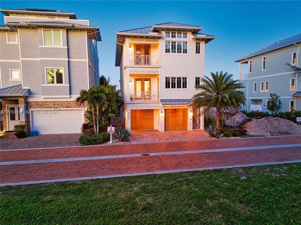 For Sale: $2,790,000 (4 beds, 3 baths, 2772 Square Feet)