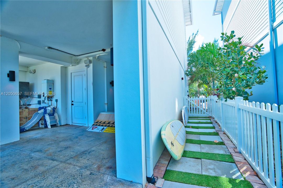 For Sale: $2,790,000 (4 beds, 3 baths, 2772 Square Feet)