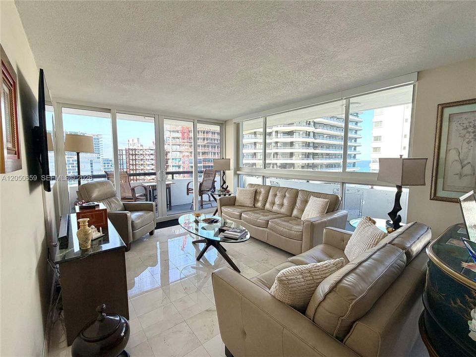 For Rent: $3,600 (2 beds, 2 baths, 1085 Square Feet)