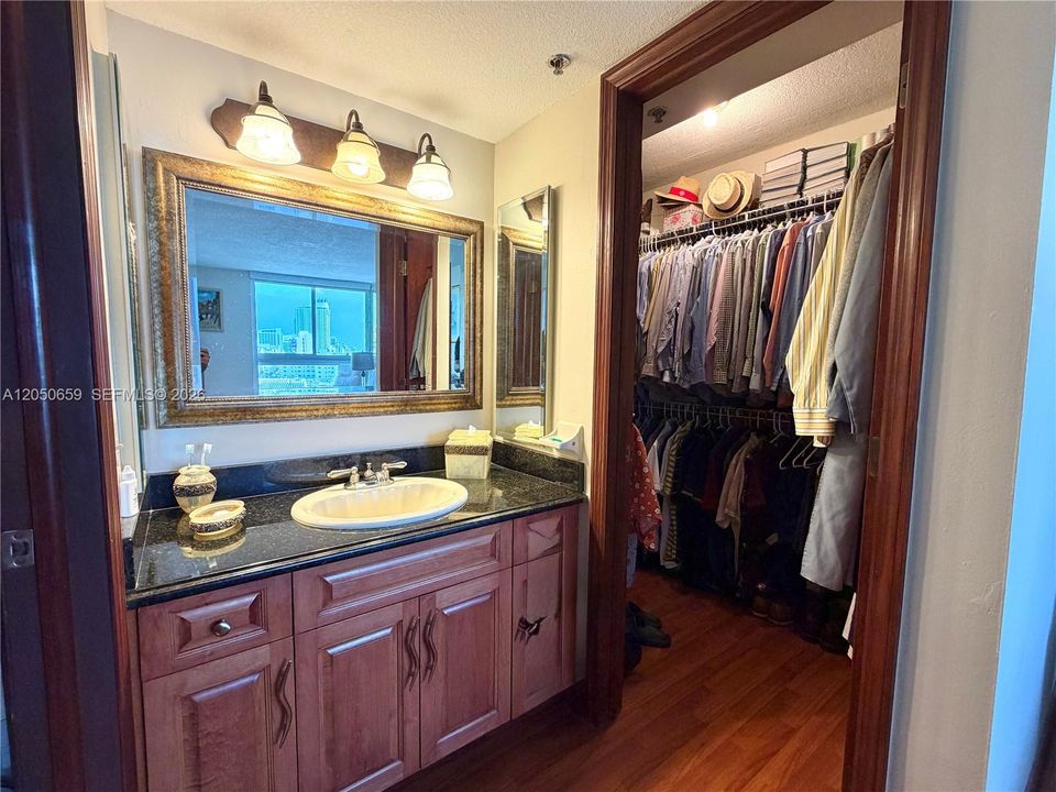 For Rent: $3,600 (2 beds, 2 baths, 1085 Square Feet)