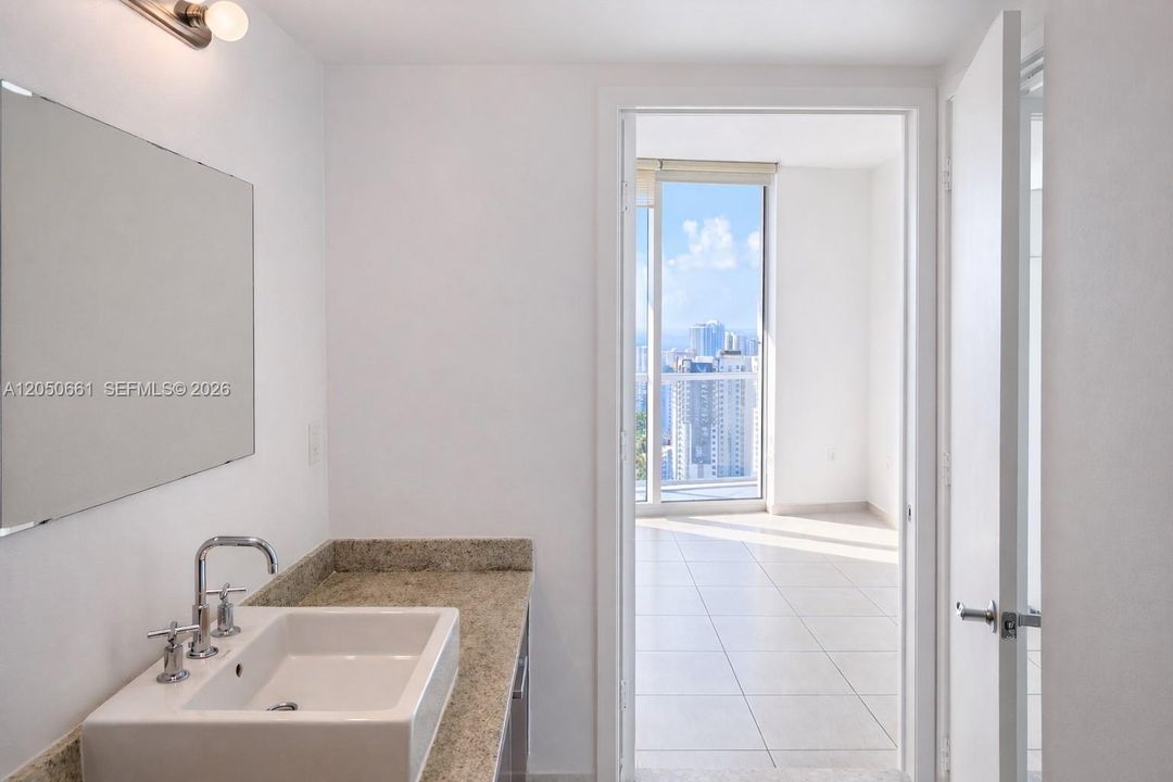 For Sale: $429,000 (1 beds, 1 baths, 848 Square Feet)