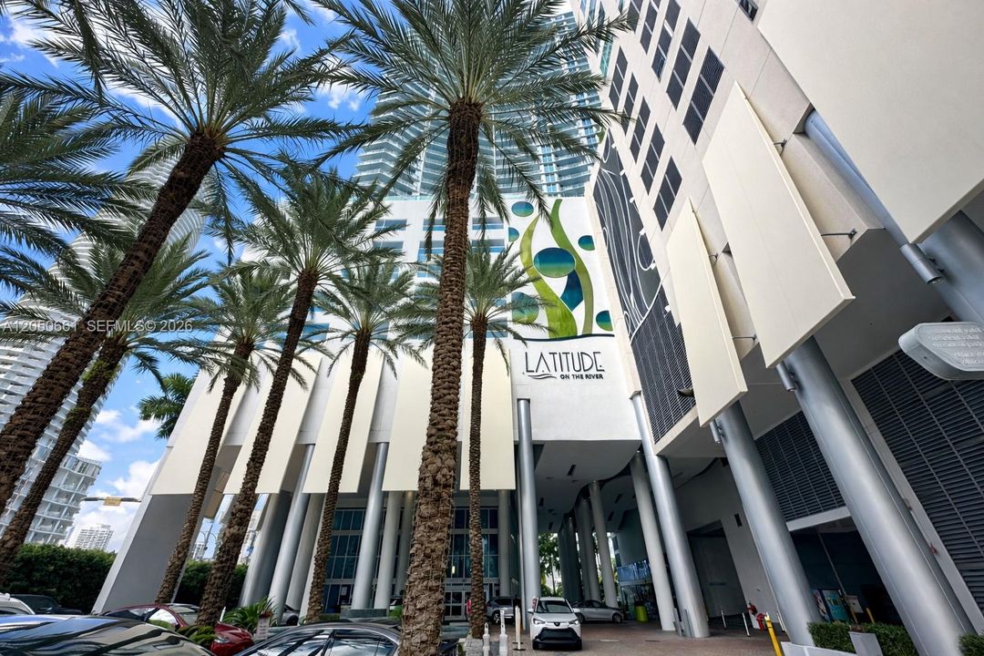 For Sale: $429,000 (1 beds, 1 baths, 848 Square Feet)