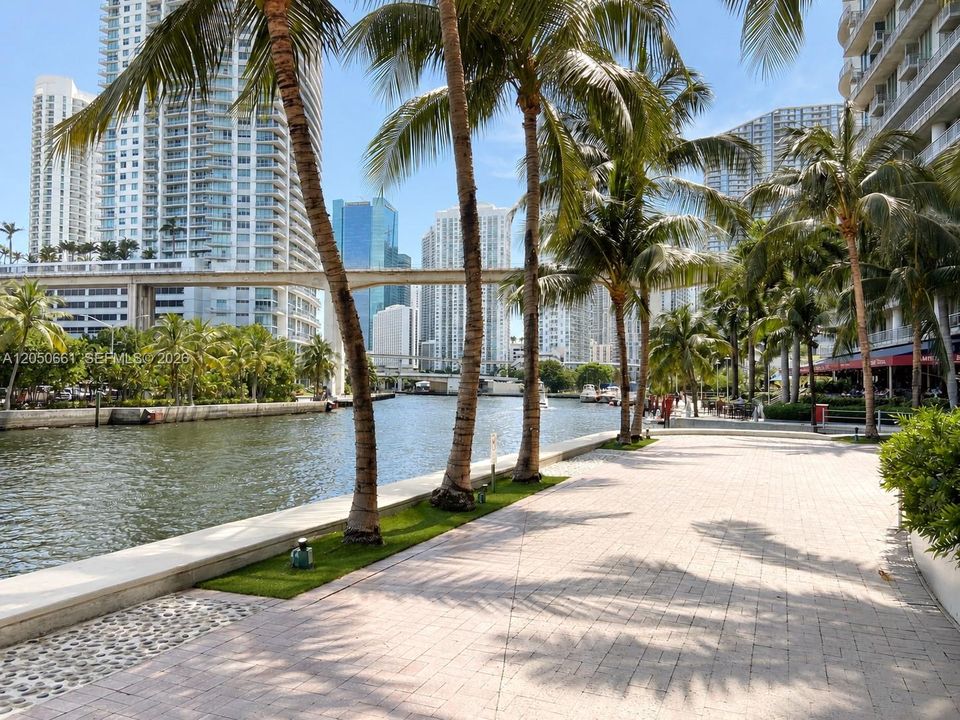For Sale: $429,000 (1 beds, 1 baths, 848 Square Feet)