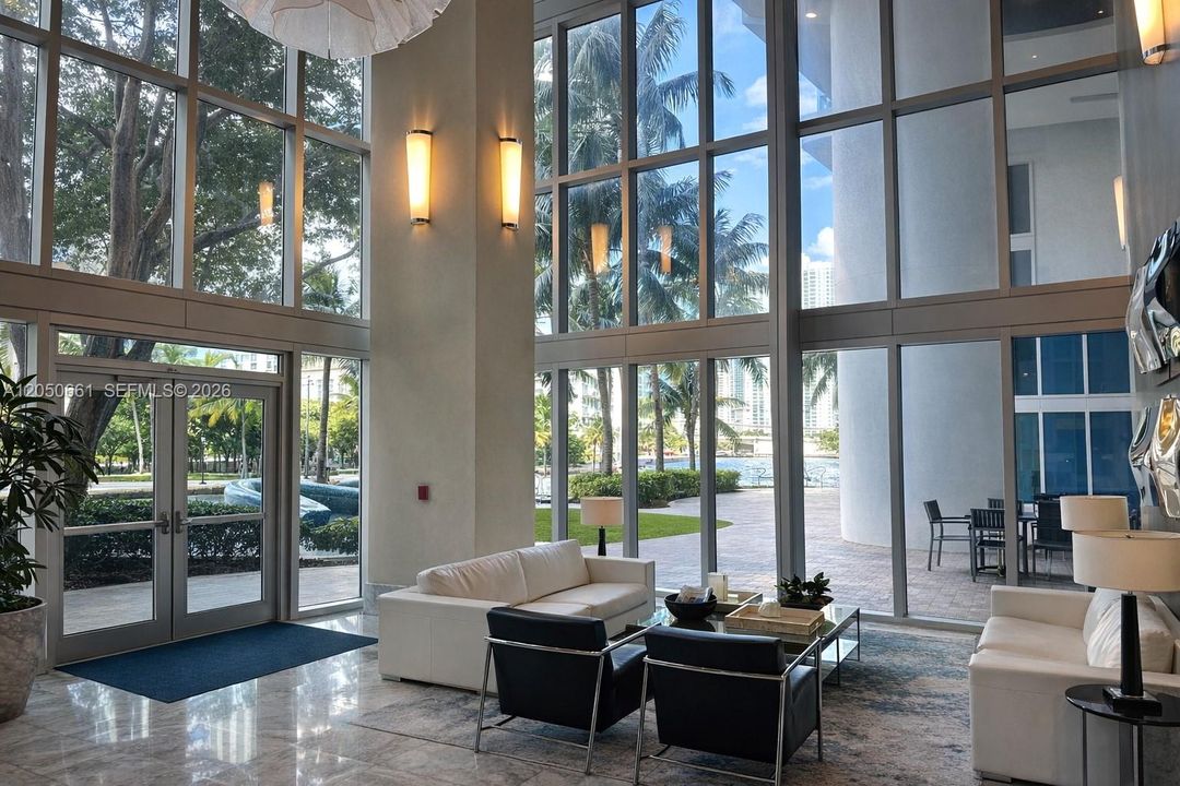 For Sale: $429,000 (1 beds, 1 baths, 848 Square Feet)