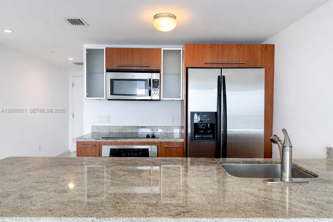 For Sale: $429,000 (1 beds, 1 baths, 848 Square Feet)