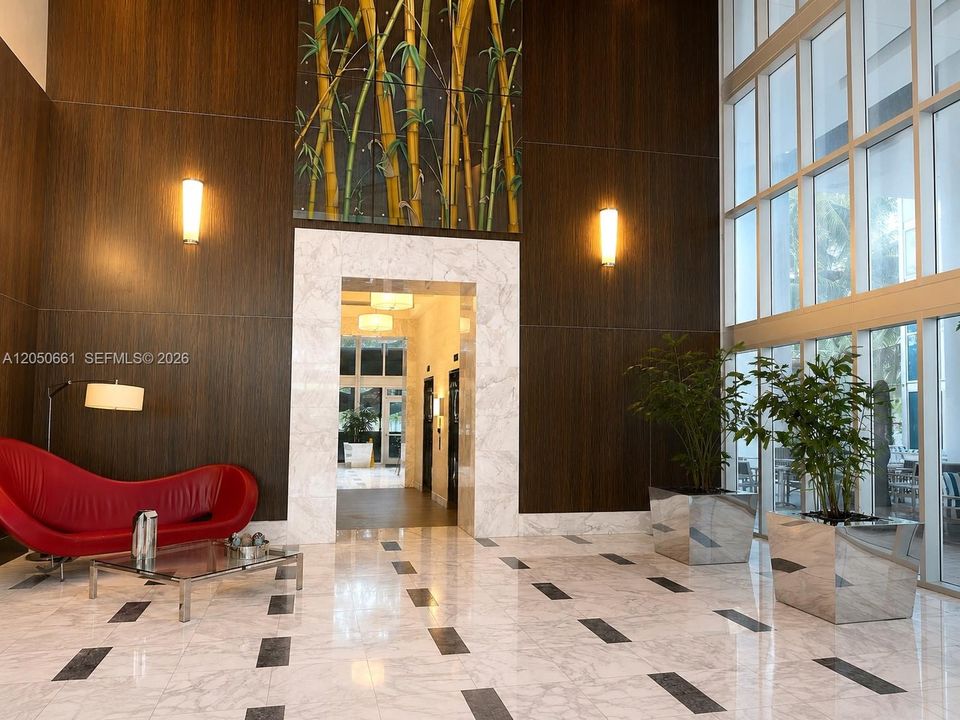 For Sale: $429,000 (1 beds, 1 baths, 848 Square Feet)