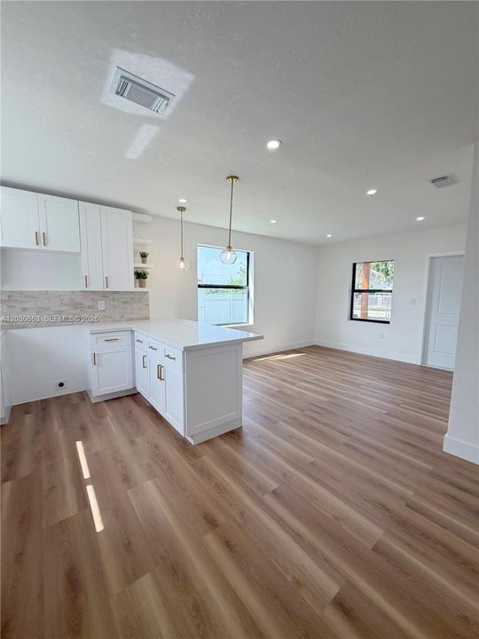 For Sale: $519,000 (3 beds, 2 baths, 952 Square Feet)