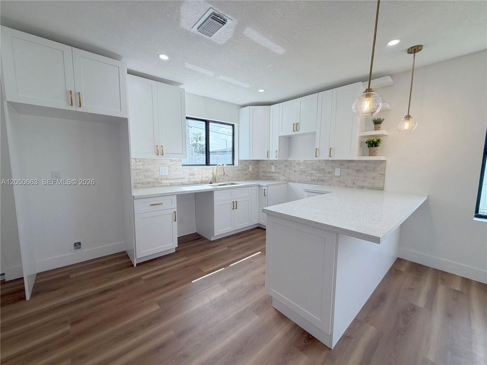 For Sale: $519,000 (3 beds, 2 baths, 952 Square Feet)