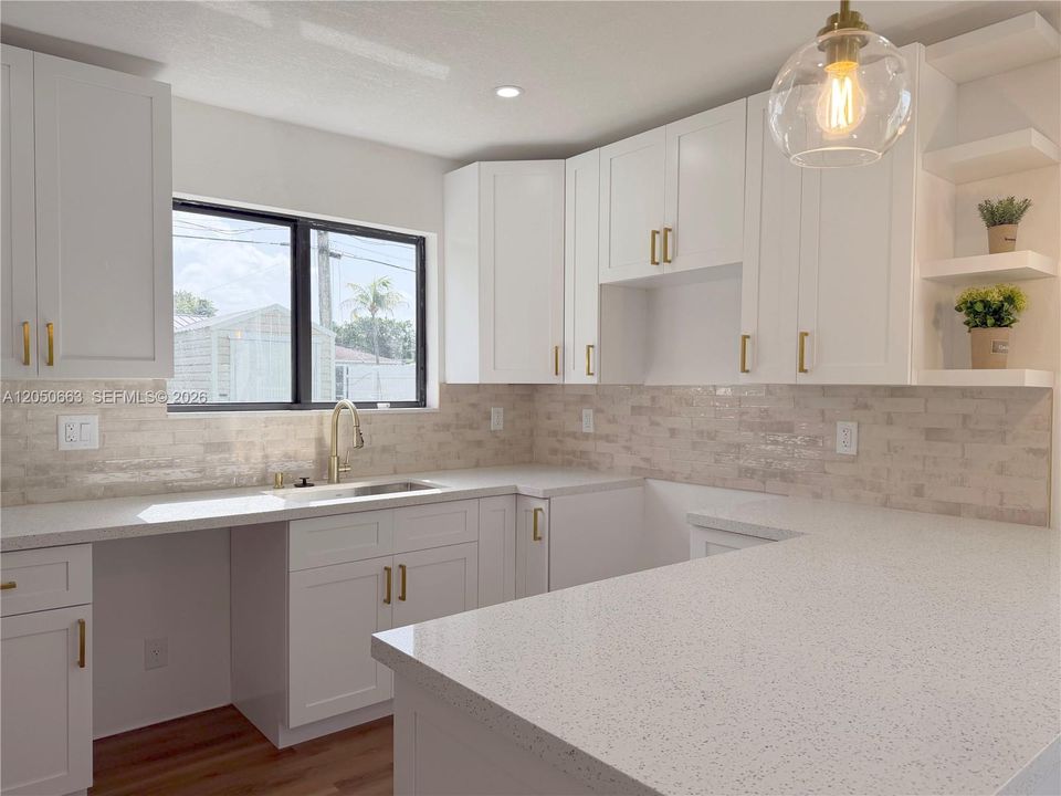 For Sale: $519,000 (3 beds, 2 baths, 952 Square Feet)