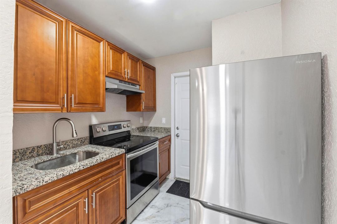 166 SW 3rd St_011