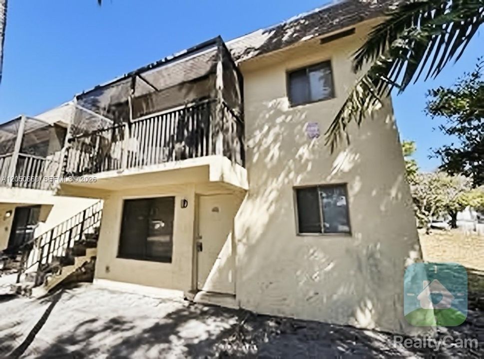 For Rent: $1,599 (2 beds, 2 baths, 900 Square Feet)