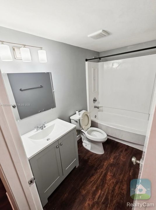 For Rent: $1,599 (2 beds, 2 baths, 900 Square Feet)