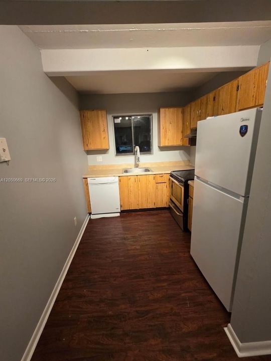 For Rent: $1,599 (2 beds, 2 baths, 900 Square Feet)